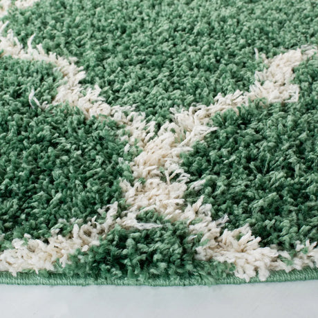 Safavieh Venus Shag 500 6'-7" x 6'-7" Rug in Green / Ivory