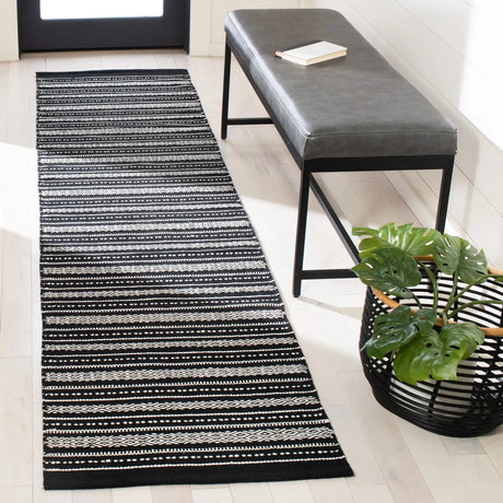Safavieh Kilim 2'-3" x 9'-0" Rug in Black / Ivory