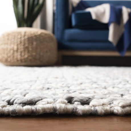 Safavieh Natura 5'-0" x 8'-0" Rug in Silver / Ivory