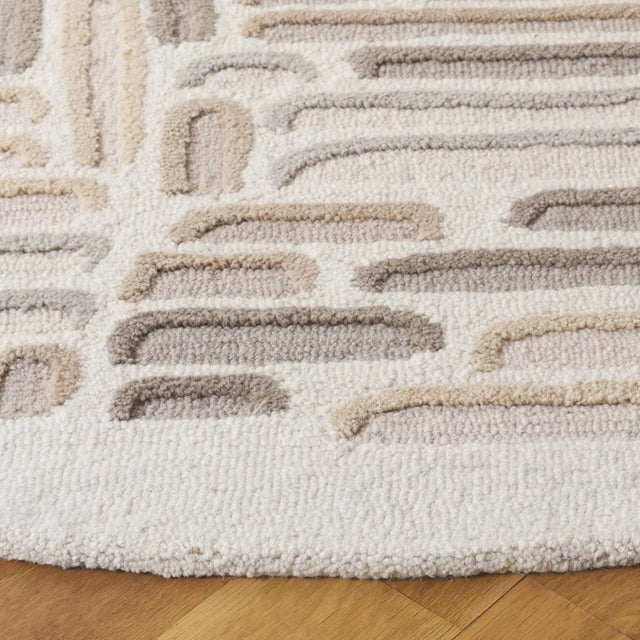 Safavieh Ebony 6'-0" x 6'-0" Rug in Beige / Ivory