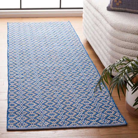 Safavieh Montauk 2'-3" x 11'-0" Rug in Ivory / Blue