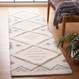 Safavieh Casablanca 2'-3" x 9'-0" Rug in Ivory / Black