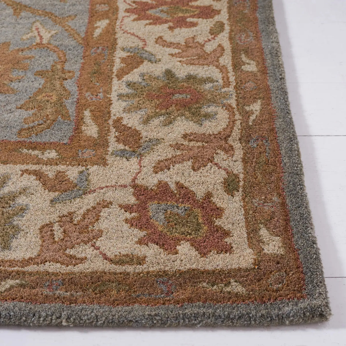 Safavieh Heritage 6'-0" x 9'-0" Rug in Light Blue / Ivory