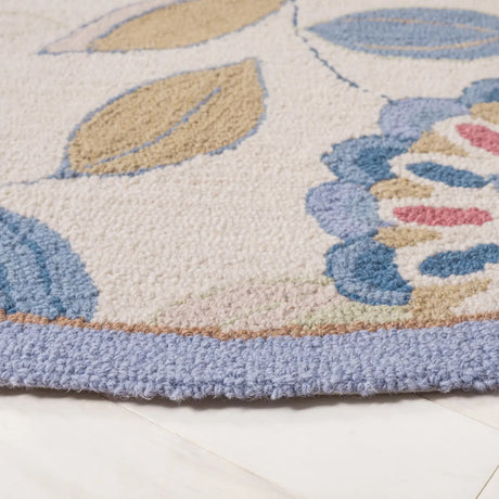 Safavieh Chelsea 5'-6" x 5'-6" Rug in Ivory / Blue