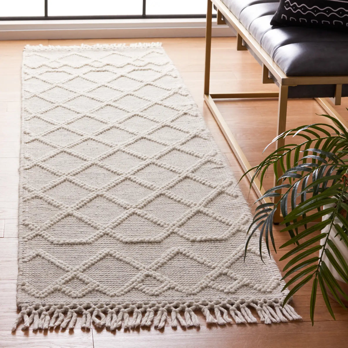 Safavieh Vermont 2'-3" x 8'-0" Rug in Black / Ivory