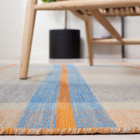 Safavieh Striped Kilim 4'-0" x 6'-0" Rug in Beige / Blue