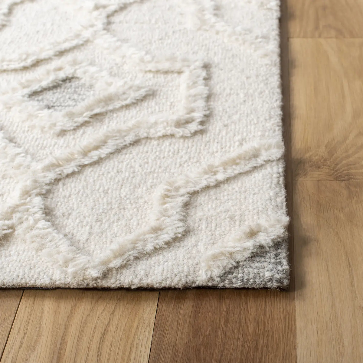 Safavieh Casablanca 4'-0" x 6'-0" Rug in Ivory