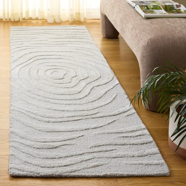 Safavieh Glamour 2'-3" x 8'-0" Rug in Light Grey