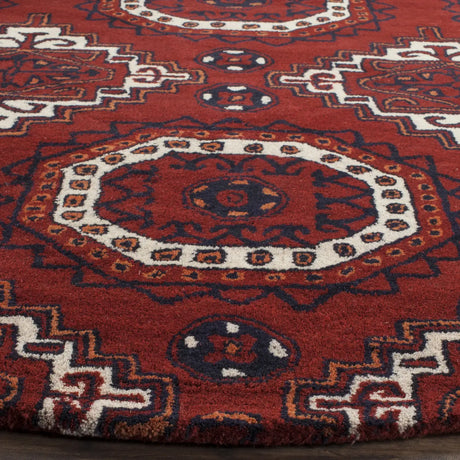 Safavieh Wyndham 7'-0" x 7'-0" Rug in Red