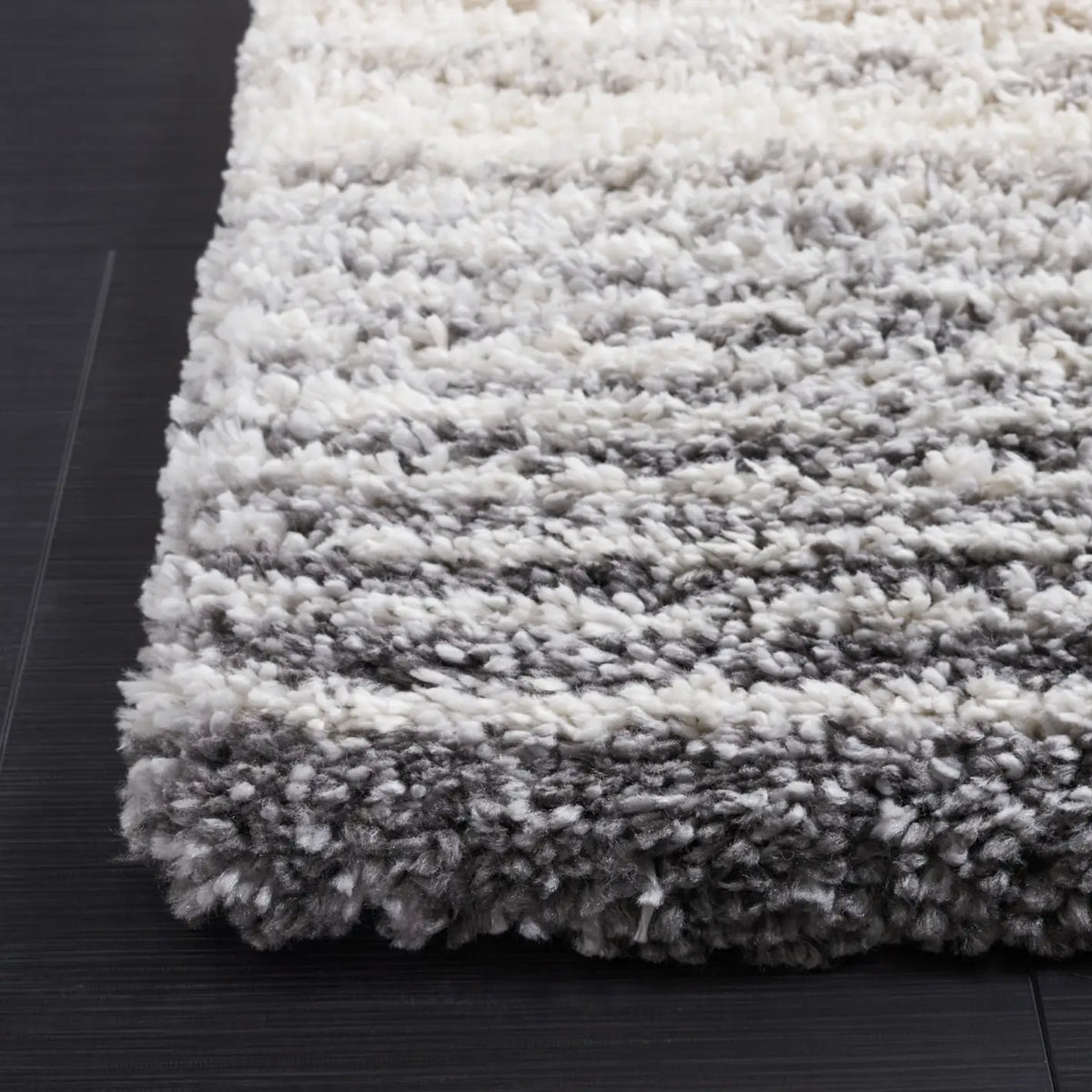 Safavieh Fontana Shag  800 4'-0" x 6'-0" Rug in Ivory / Grey