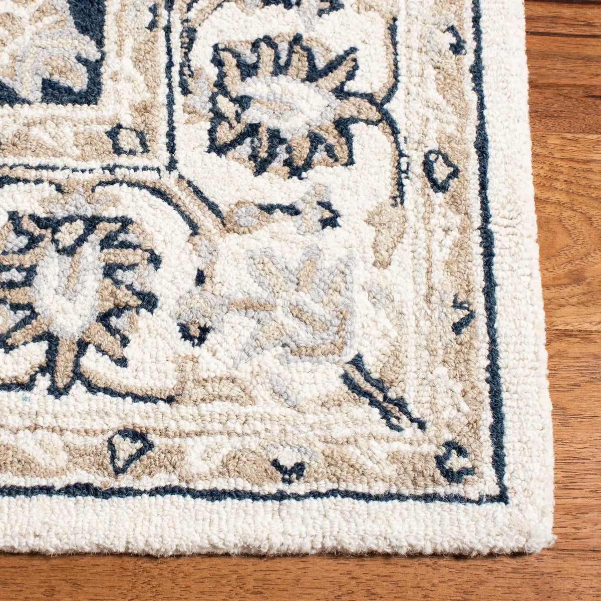 Safavieh Micro-Loop 5'-0" x 8'-0" Rug in Ivory / Navy