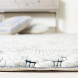 Safavieh Marbella 4'-0" x 6'-0" Rug in Light Grey / Black