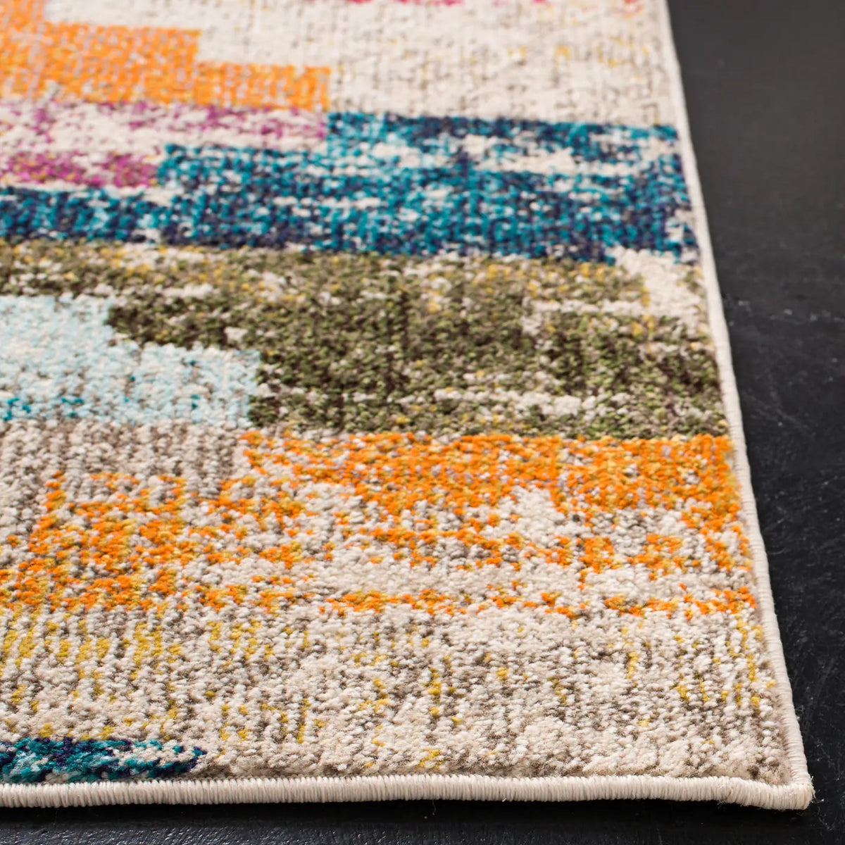 Safavieh Madison 4'-0" x 6'-0" Rug in Ivory / Multi