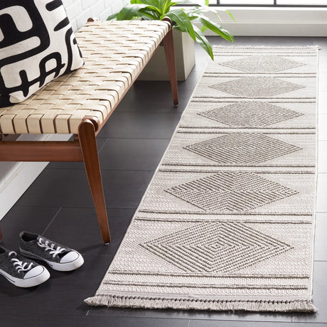 Safavieh Camden 2'-2" x 8'-0" Rug in Grey / Ivory