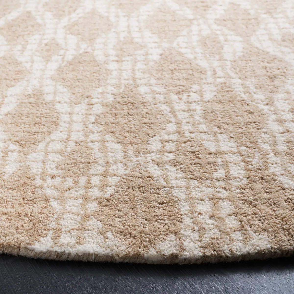 Safavieh Abstract 6'-0" x 6'-0" Rug in Beige / Ivory