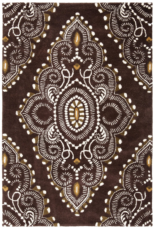 Safavieh Wyndham 4'-0" x 6'-0" Rug in Brown / Ivory