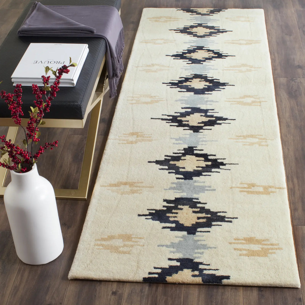 Safavieh Soho 2'-6" x 8'-0" Rug in Ivory / Dark Grey