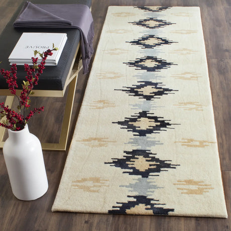 Safavieh Soho 2'-6" x 8'-0" Rug in Ivory / Dark Grey