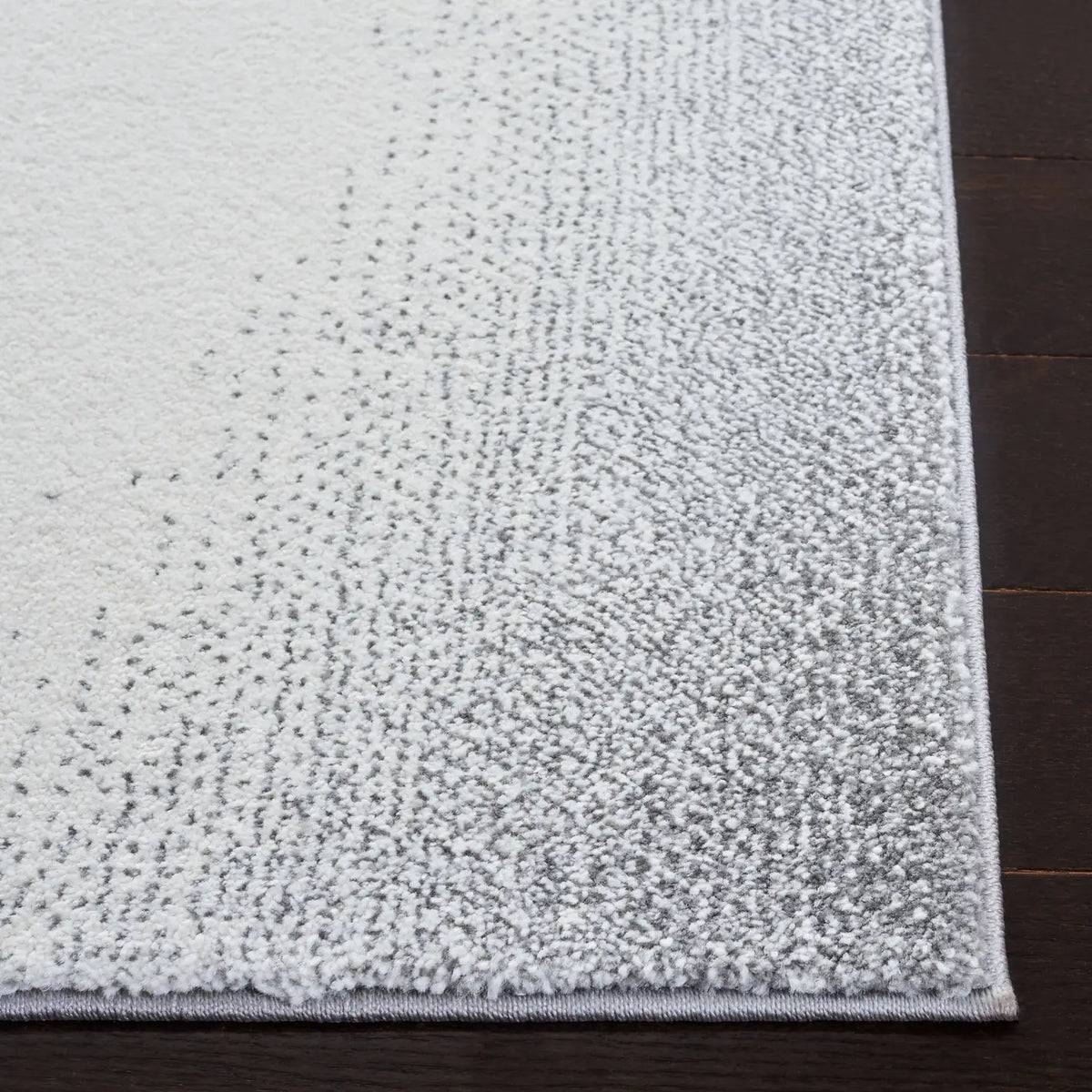Safavieh Hollywood 4'-0" x 6'-0" Rug in Grey / Green