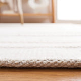 Safavieh Kilim 4'-0" x 6'-0" Rug in Ivory / Beige