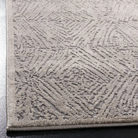 Safavieh Meadow 4'-0" x 6'-0" Rug in Ivory / Grey