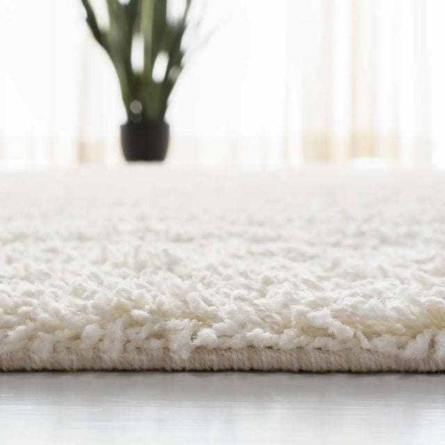 Safavieh Primo Shag 4'-0" x 6'-0" Rug in Ivory