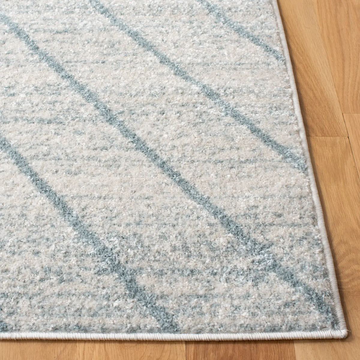 Safavieh Adirondack 4'-0" x 6'-0" Rug in Light Grey / Light Blue