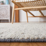 Safavieh Vermont 4'-0" x 6'-0" Rug in Ivory / Grey