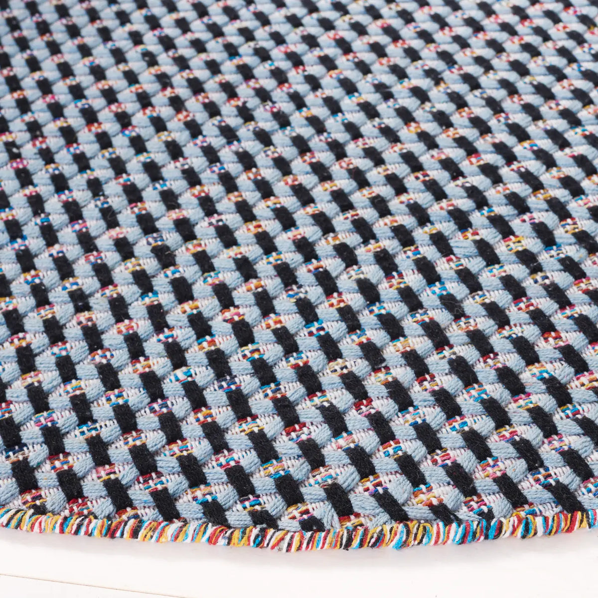 Safavieh Montauk 6'-0" x 6'-0" Rug in Blue / Black