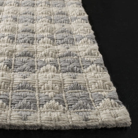 Safavieh Natura 5'-0" x 8'-0" Rug in Silver / Ivory