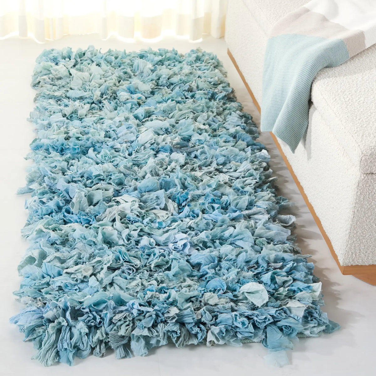 Safavieh Rio Shag 2'-3" x 6'-0" Rug in Sky