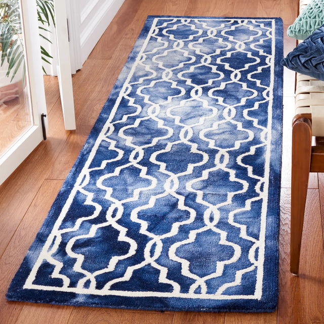 Safavieh Dip Dye 2'-3" x 6'-0" Rug in Navy / Ivory