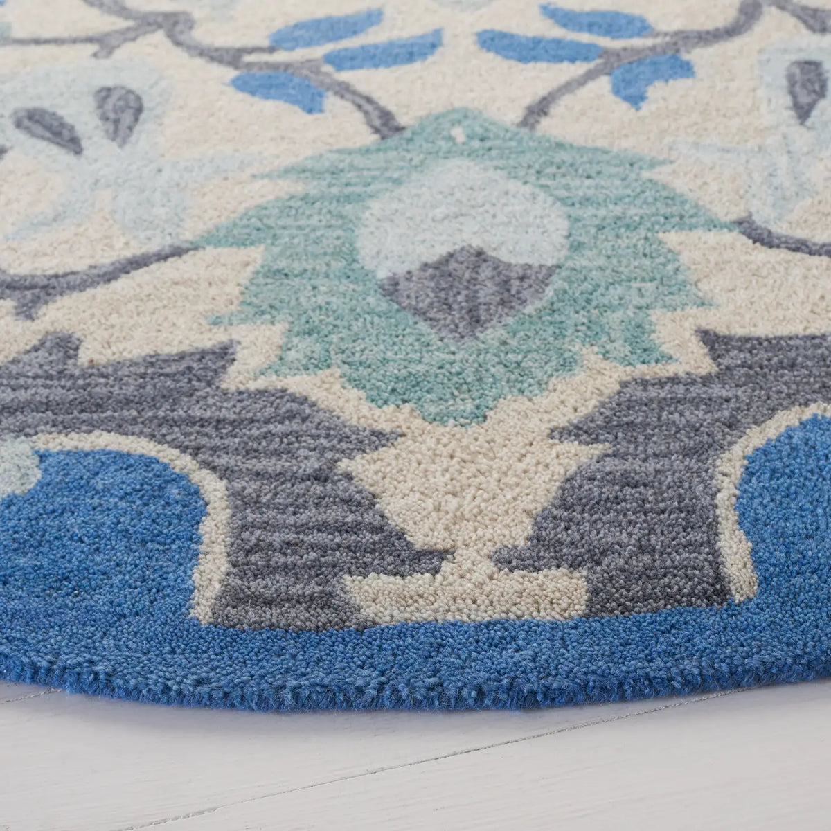 Safavieh Antiquity 6'-0" x 6'-0" Rug in Ivory / Blue