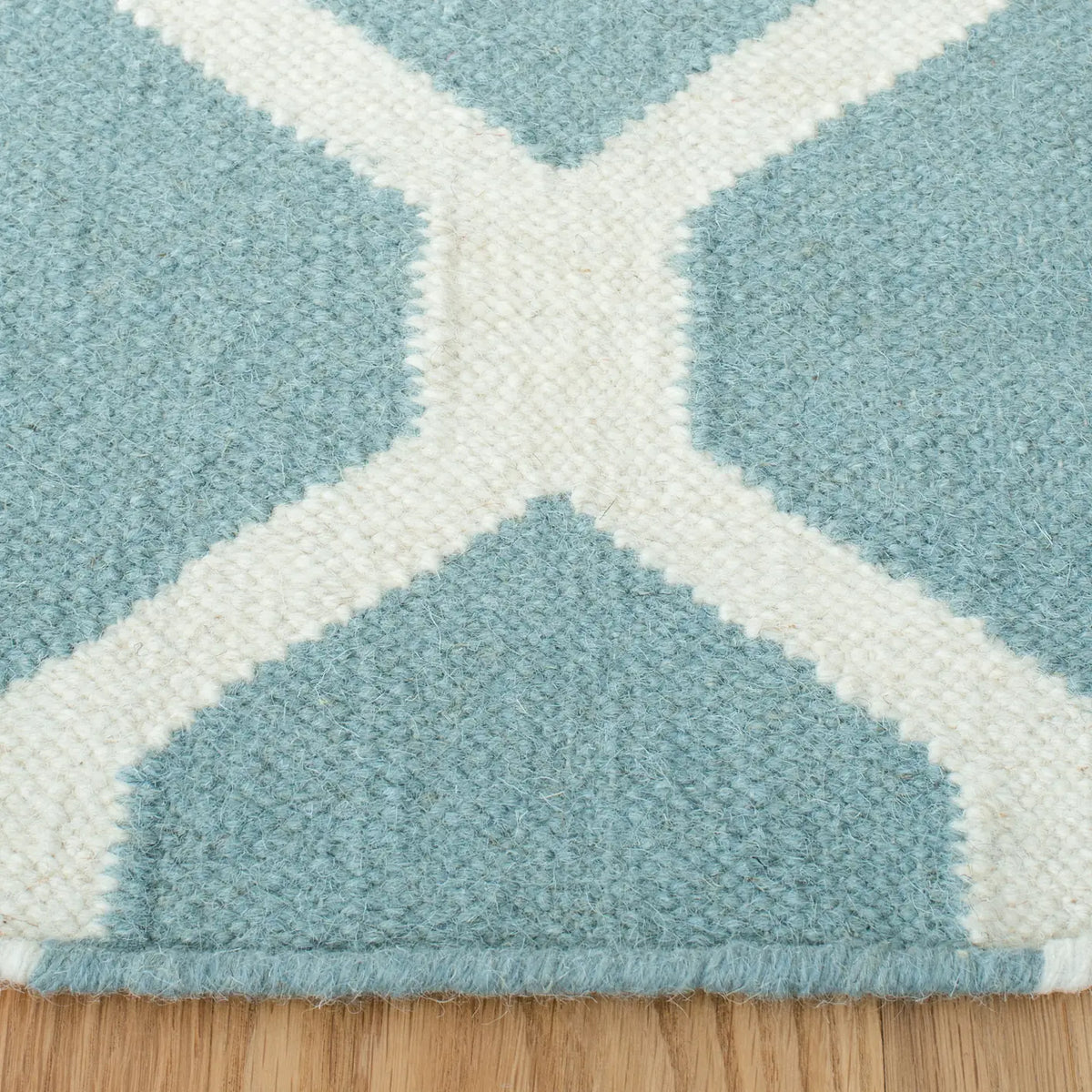 Safavieh Dhurries 6'-0" x 6'-0" Rug in Light Blue / Ivory