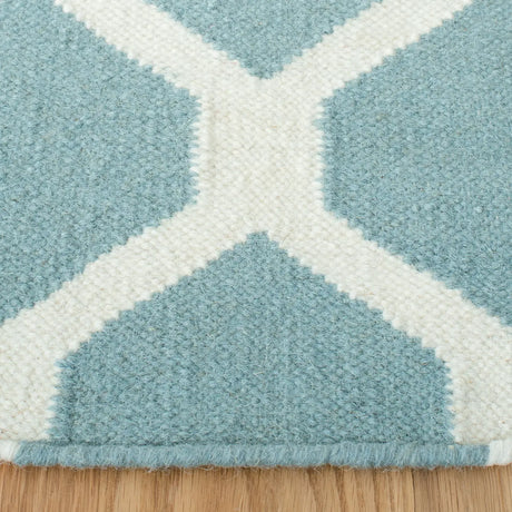Safavieh Dhurries 6'-0" x 6'-0" Rug in Light Blue / Ivory