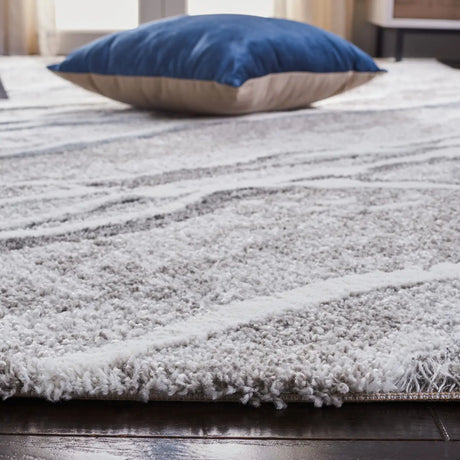 Safavieh Century 300 4'-5" x 6'-5" Rug in Grey / Blue