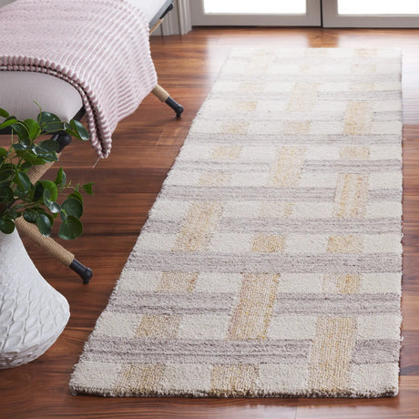 Safavieh Genre 2'-3" x 8'-0" Rug in Grey / Ivory