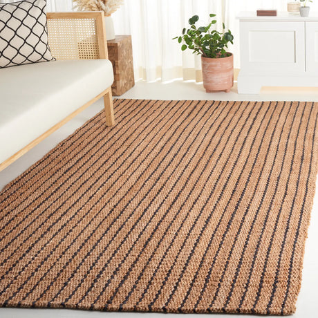 Safavieh Palm Beach 4'-0" x 6'-0" Rug in Natural / Black