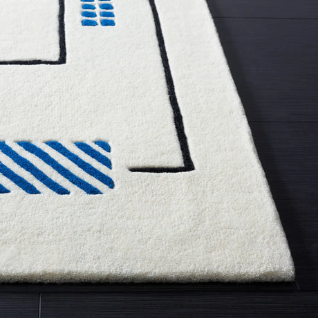 Safavieh Fifth Avenue 4'-0" x 6'-0" Rug in Ivory / Blue