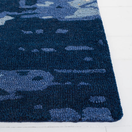 Safavieh Metro 4'-0" x 6'-0" Rug in Blue / Ivory
