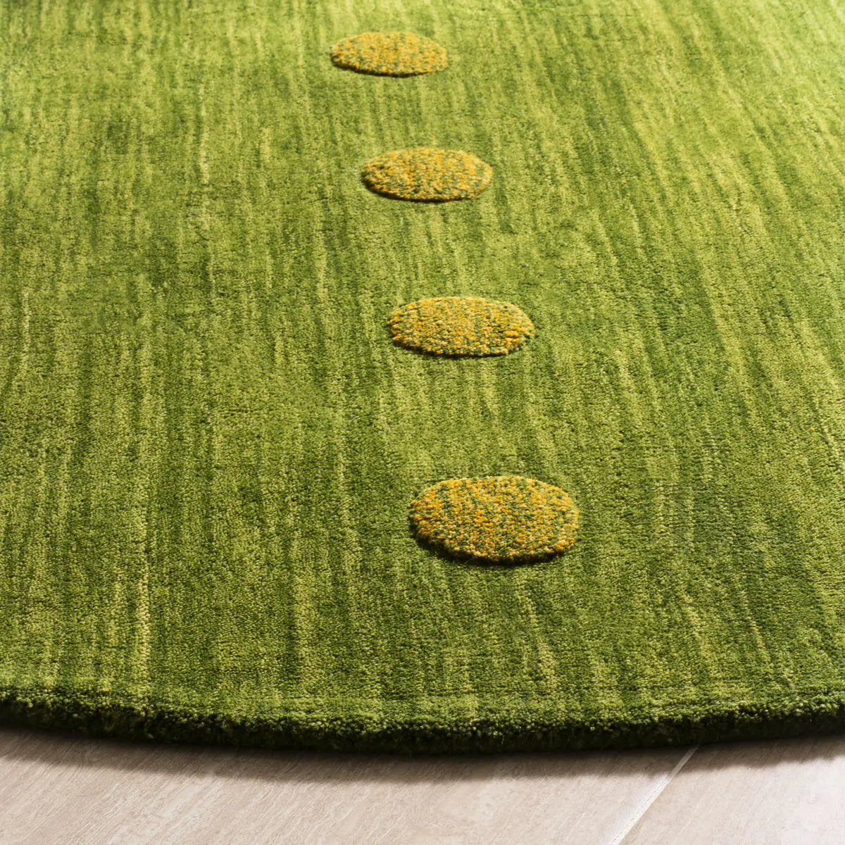 Safavieh Himalaya 6'-0" x 6'-0" Rug in Green