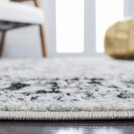 Safavieh Tulum 4'-0" x 6'-0" Rug in Ivory / Black