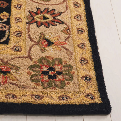 Safavieh Antiquity 4'-0" x 6'-0" Rug in Black