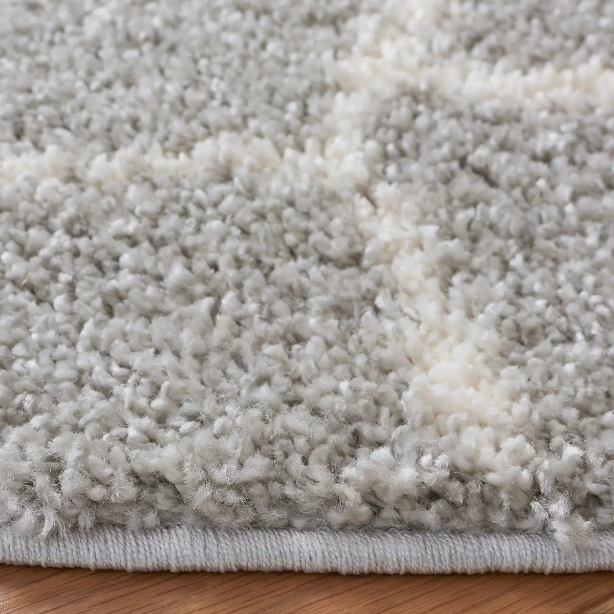 Safavieh Berber Shag 5'-1" x 5'-1" Rug in Light Grey / Cream