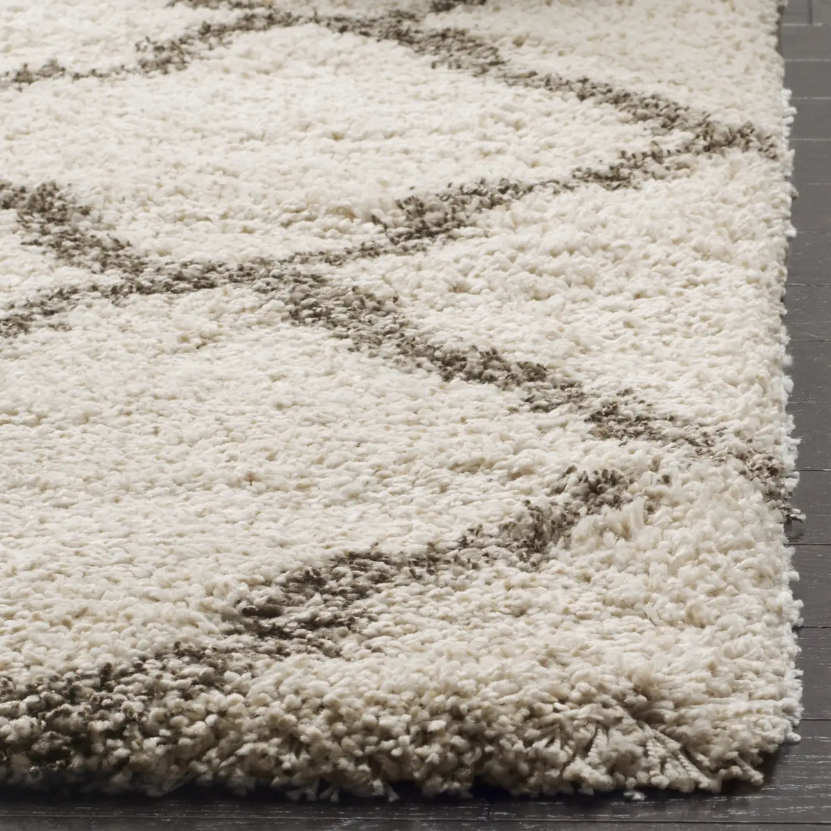 Safavieh Hudson Shag 5'-3" x 7'-6" Rug in Ivory / Grey