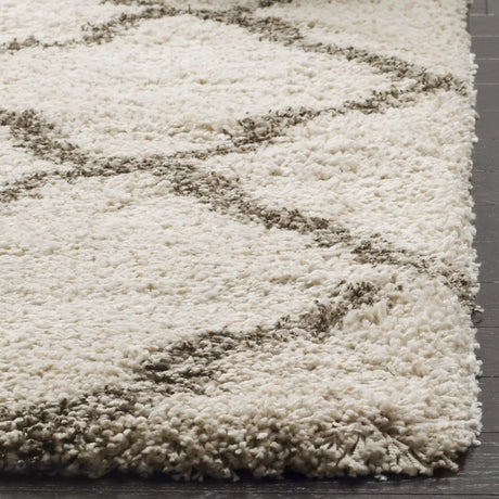 Safavieh Hudson Shag 5'-3" x 7'-6" Rug in Ivory / Grey