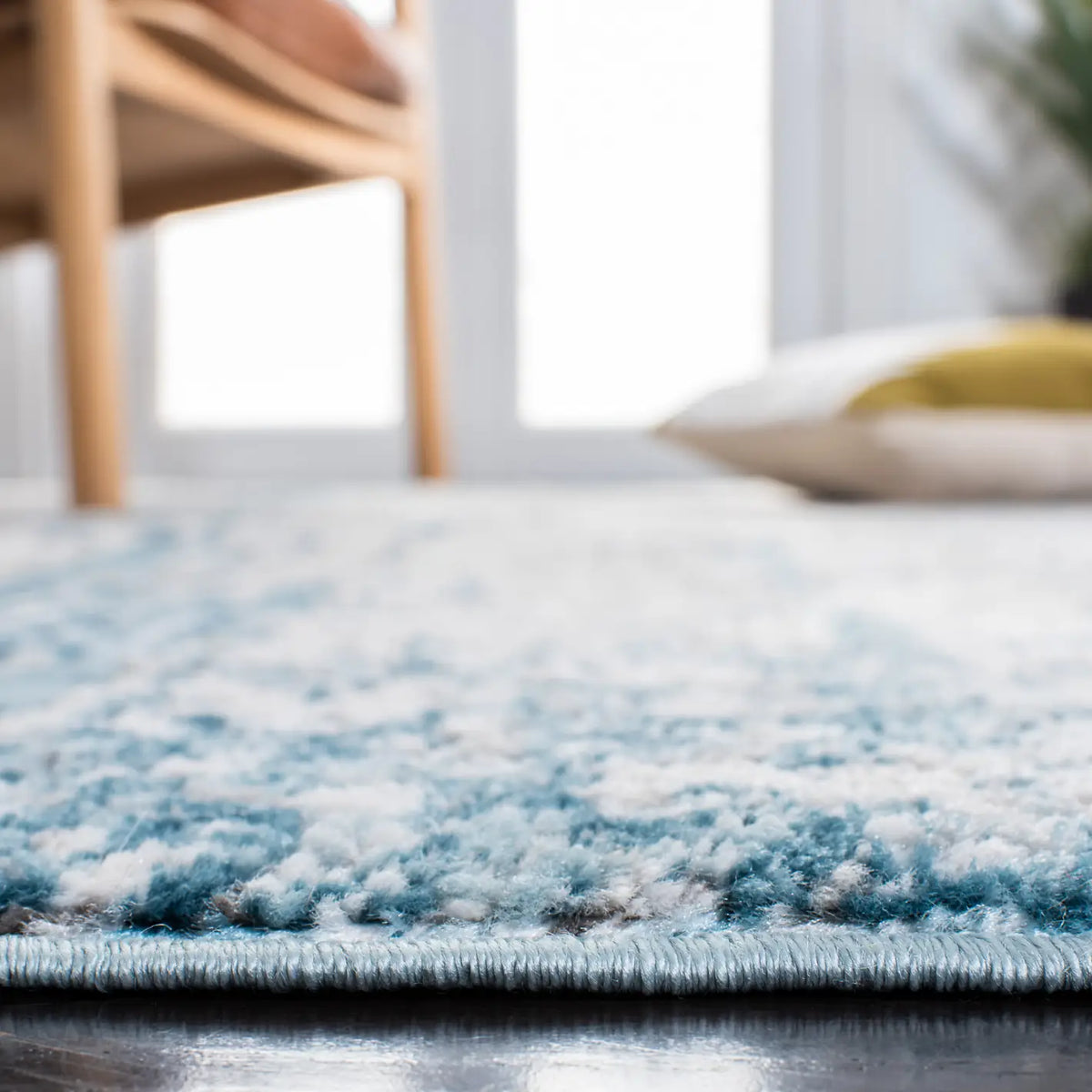 Safavieh Shivan 4'-0" x 6'-0" Rug in Grey / Blue