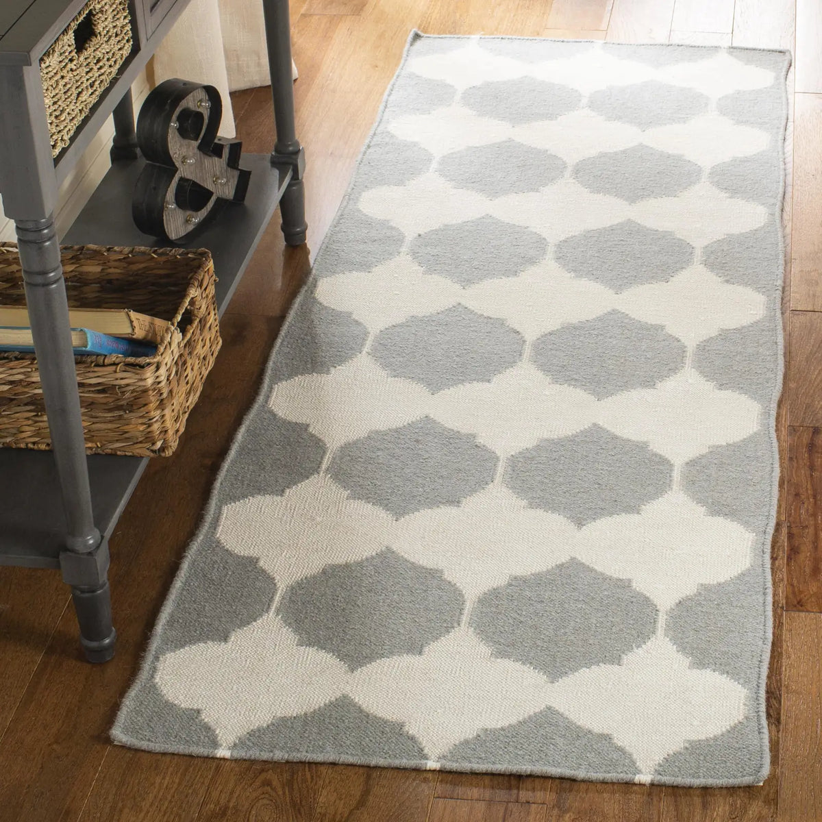 Safavieh Dhurries 2'-6" x 7'-0" Rug in Grey / Ivory