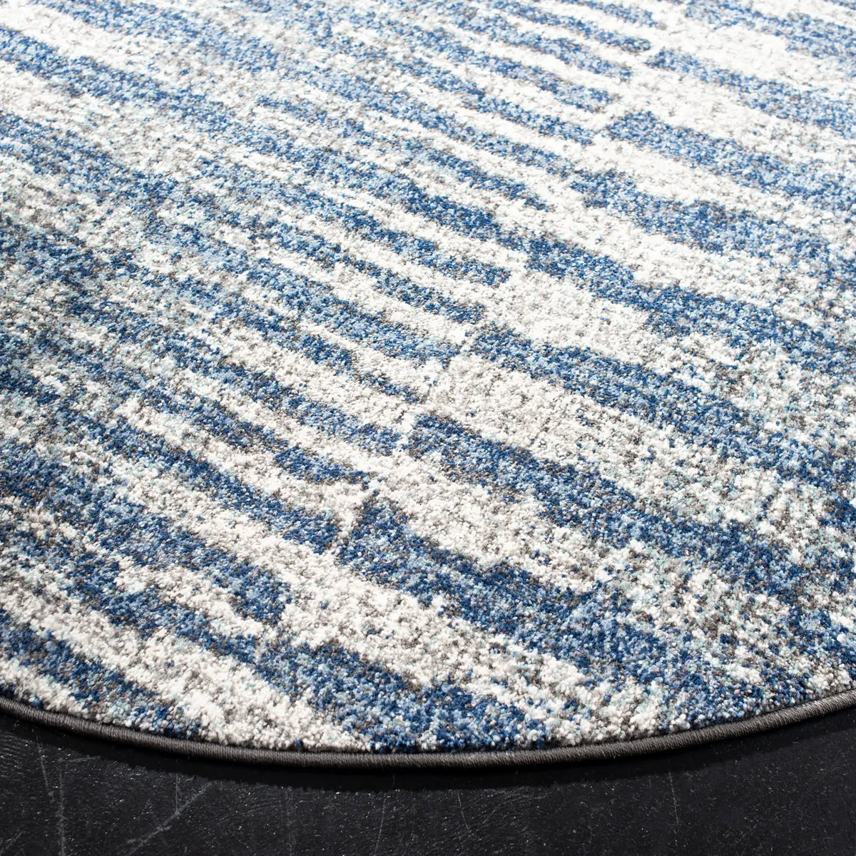 Safavieh Galaxy 5'-3" x 5'-3" Rug in Navy / Light Grey