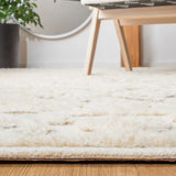 Safavieh Metro 4'-0" x 6'-0" Rug in Ivory / Grey